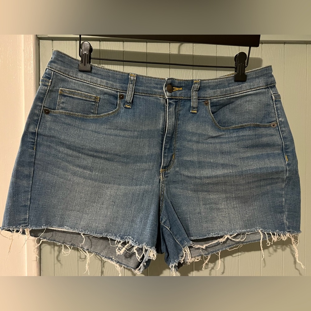 Size 14 Universal Thread Cut off Jean shorts
